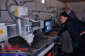 春到三江源 尖措電腦石刻與家用電器的融匯協奏